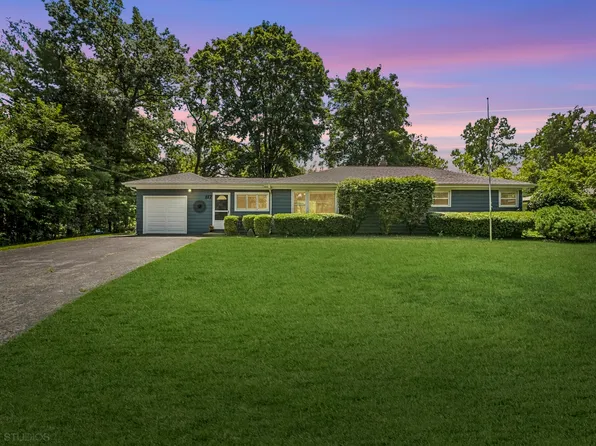 117 Brookside Ct, Libertyville, IL 60048