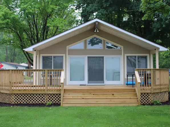 10735 Channel Ln, Addison, MI 49220