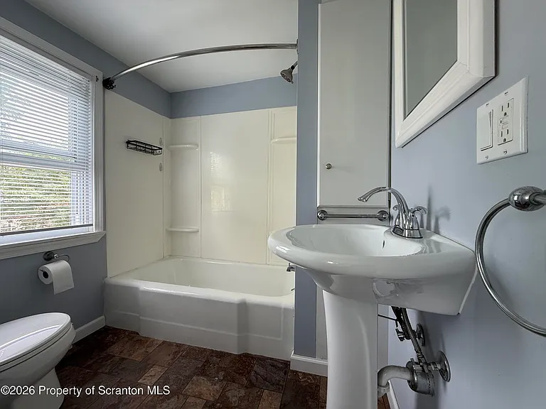 627 Sherwood Ave — Photo 8