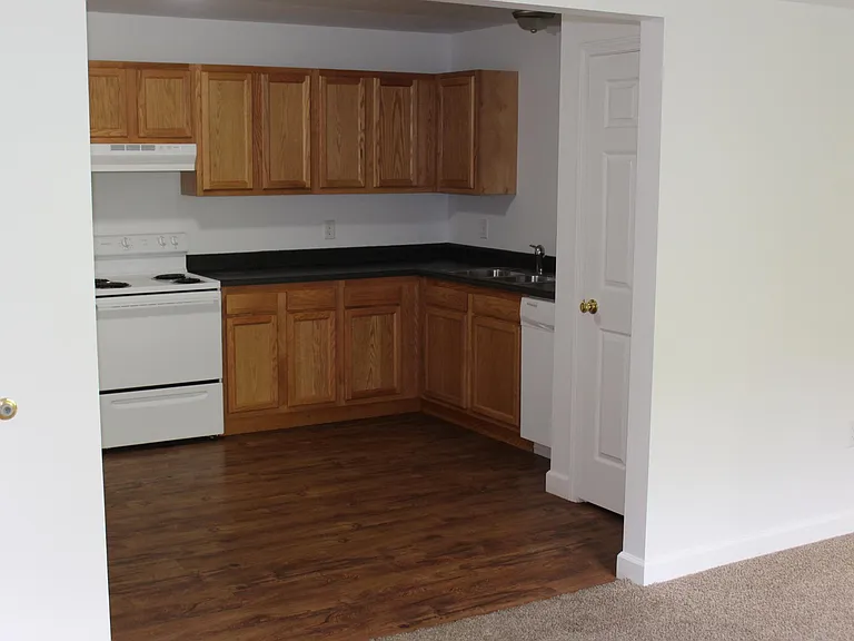 212 Sunshine Ln — Photo 2