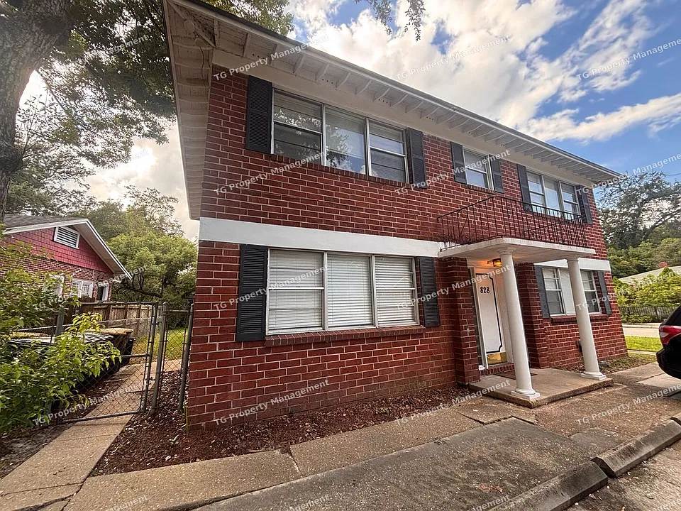 828 Acosta St #1