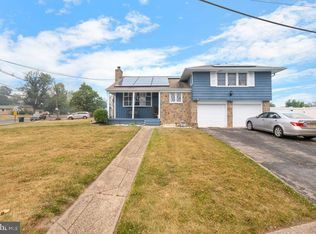 900 Hilltop Rd, Cinnaminson, NJ 08077