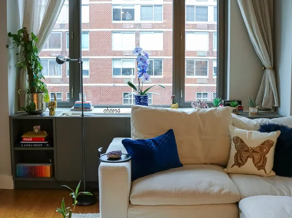 305 West 16th Street image 2 of 14