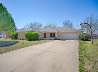114 Bowerwood Dr, Chickasha, OK 73018