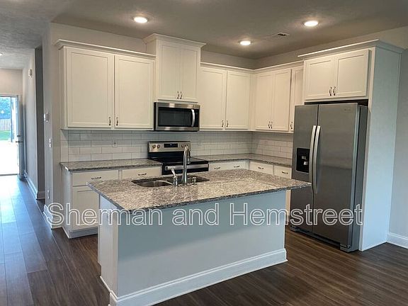 4th image of 1107 Clareton Dr