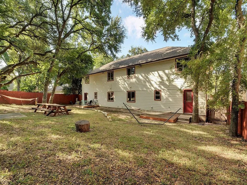 6 bed, 2000 sqft, $5,200 — Photo 3