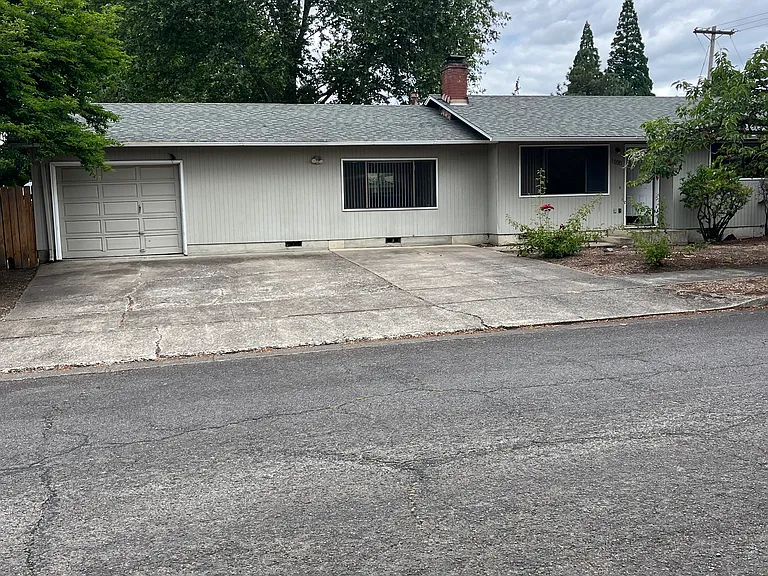 1595 Amberland Ave — Photo 1