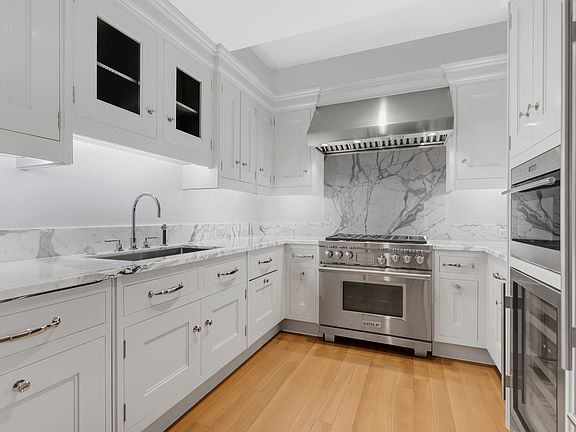3rd image of 301 E 81st St #3C