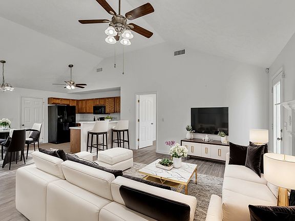 3rd image of 2939 Weybridge Dr