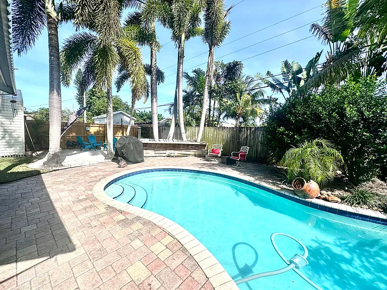1400 NW 46th St — Photo 2