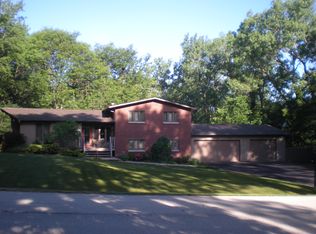 11712 S Glen Rd, Palos Park, IL 60464