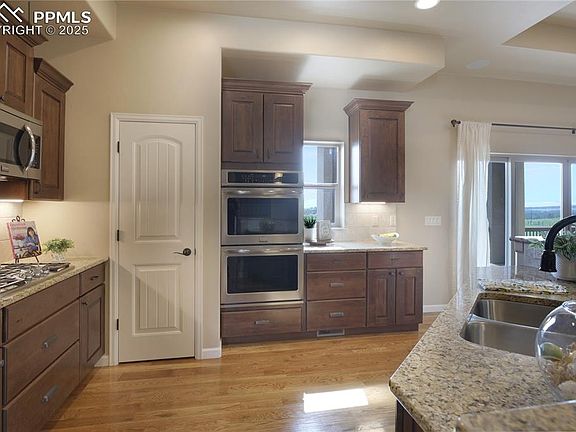 5th image of 12030 Meadow Glen Ln