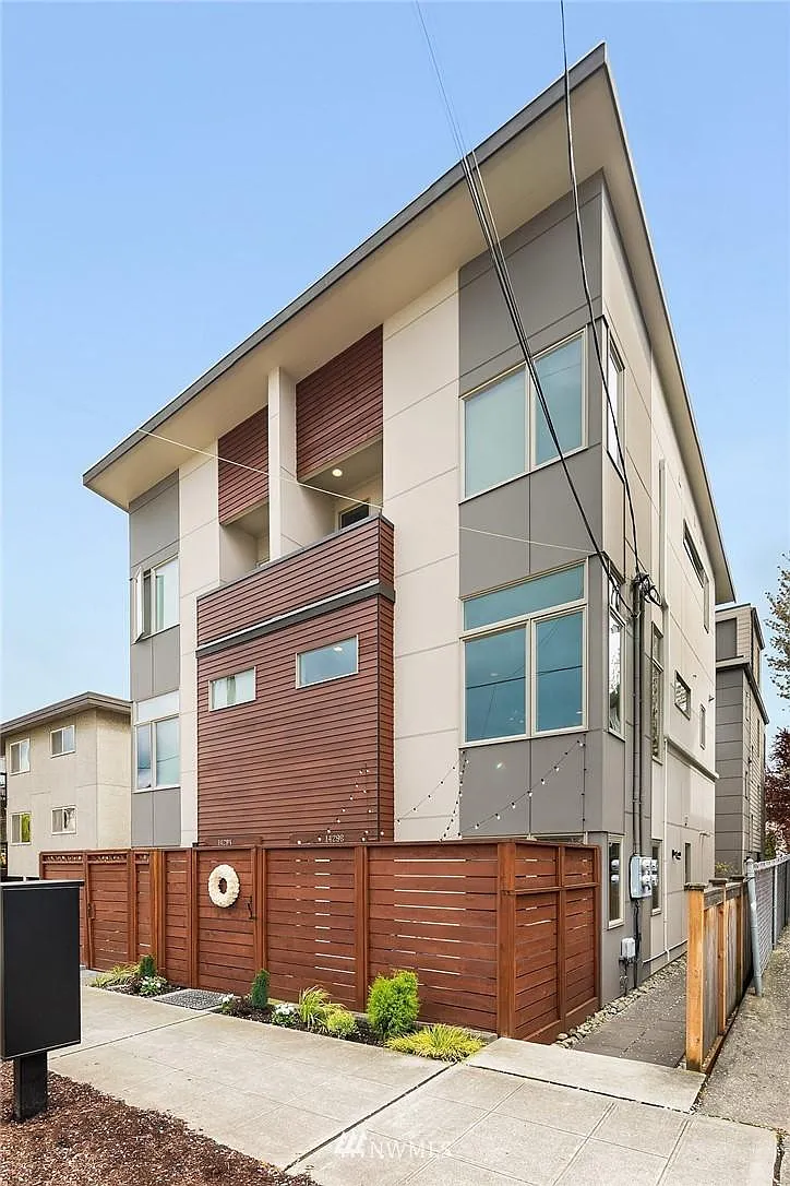 3 bed, 2.5 bath, 1430 sqft, $3,900 — Photo 1