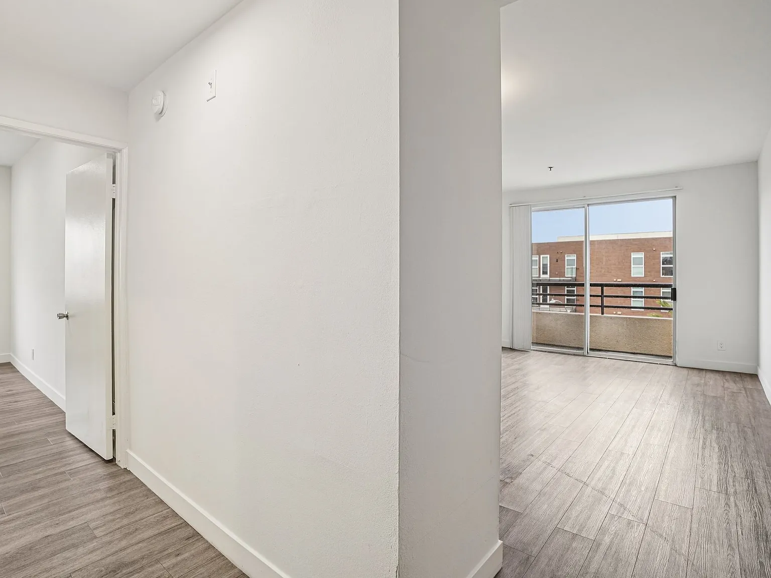 165 N Hoover St — Photo 2
