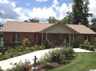1491 David Swann Dr, Dandridge, TN 37725
