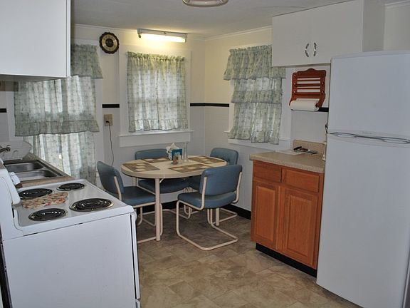 4th image of 16 Doten Ave