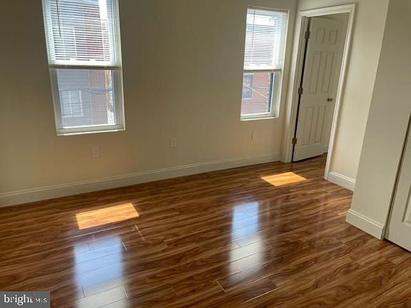 3rd image of 922 S 19th St Floor 3