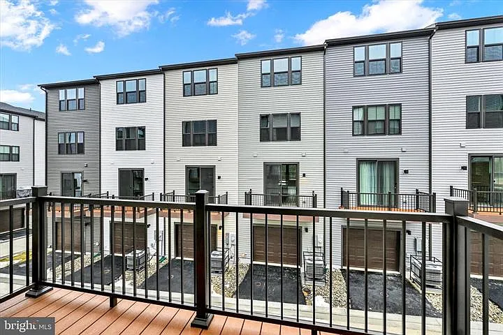 815 Lennox St — Photo 10