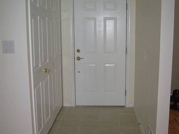3rd image of 524 Fox Hills Dr S