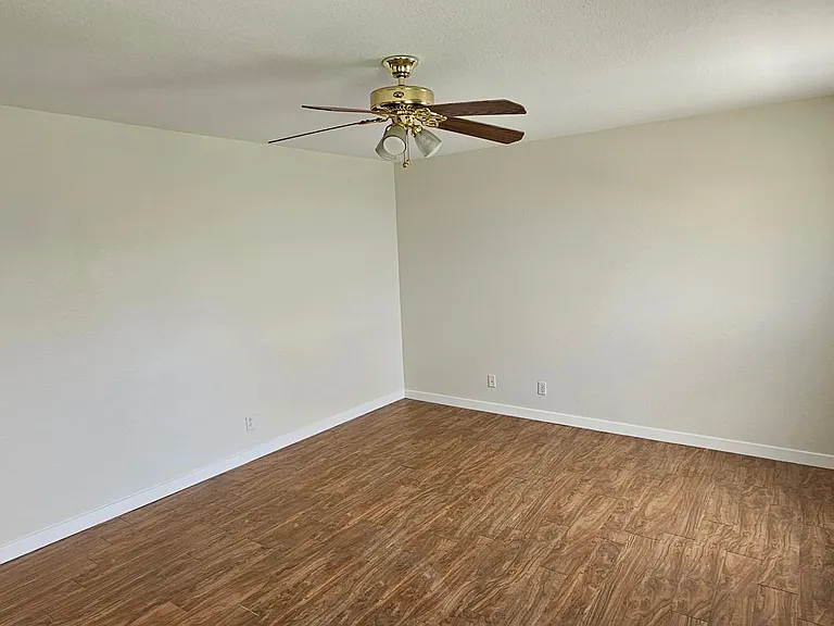 424 E Avenue J11 — Photo 22