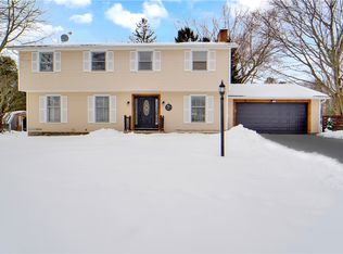 37 Hickory Pond Dr, Penfield, NY 14526