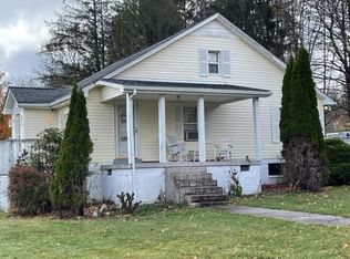 6261 Robert C Byrd Dr, Mount Hope, WV 25880