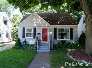 2154 Riverside Dr NE, Grand Rapids, MI 49505