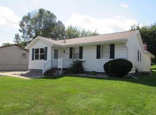 910 N Roche St, Knoxville, IA 50138