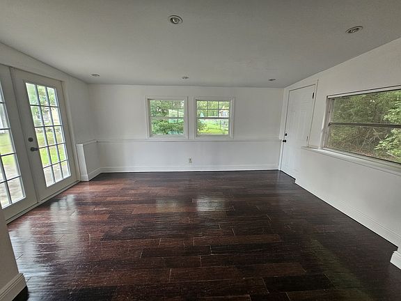 3rd image of 26 Lake Court Loop