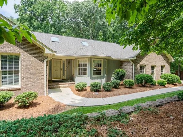 4001 Bienvenue Dr, Greensboro, NC 27409