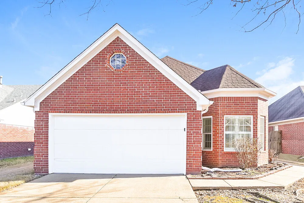 3 bed, 2.0 bath, 1397 sqft, $2,410 — Photo 1