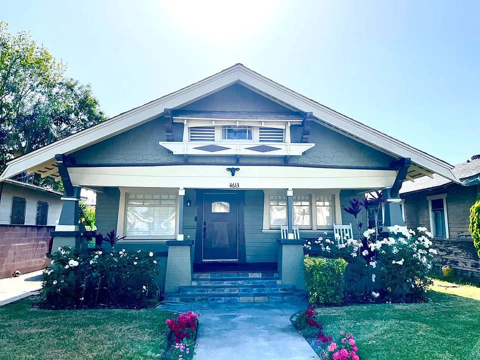 4613 S Van Ness Ave