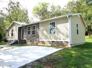 32 Circle Dr, Lobelville, TN 37097