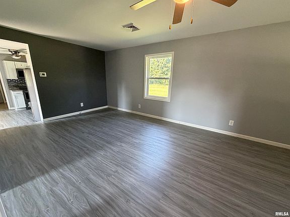 3rd image of 803 E Oak St