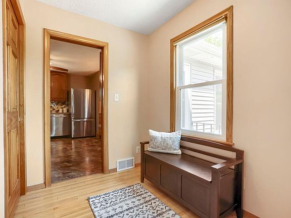 5th image of 3238 Taylor St NE