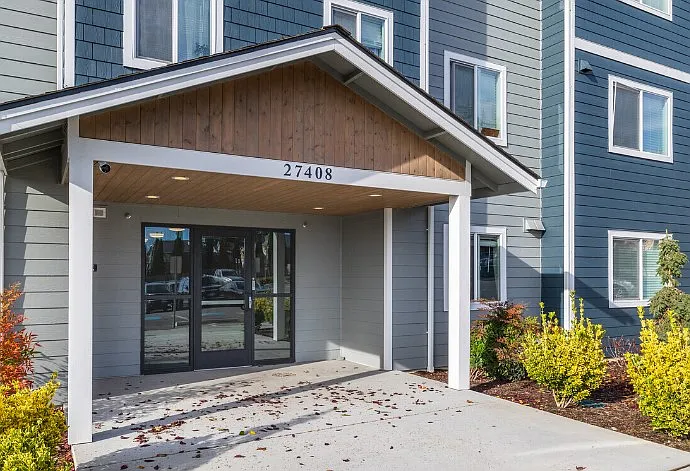 Pacific Pines Apartments — Photo 1