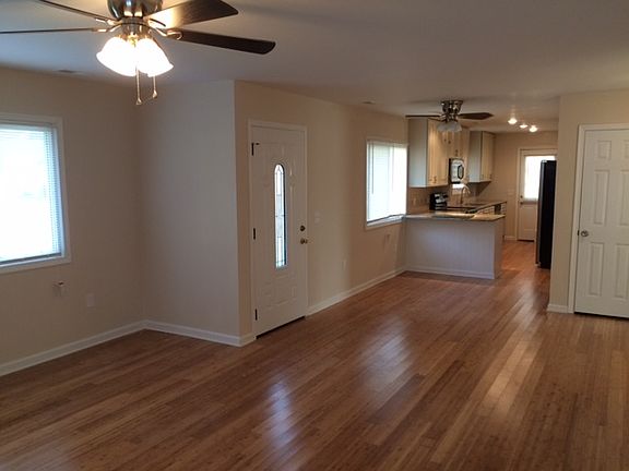 Living room toward front dr