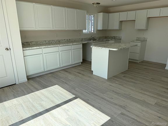 5th image of 5755 Copper Tree Park