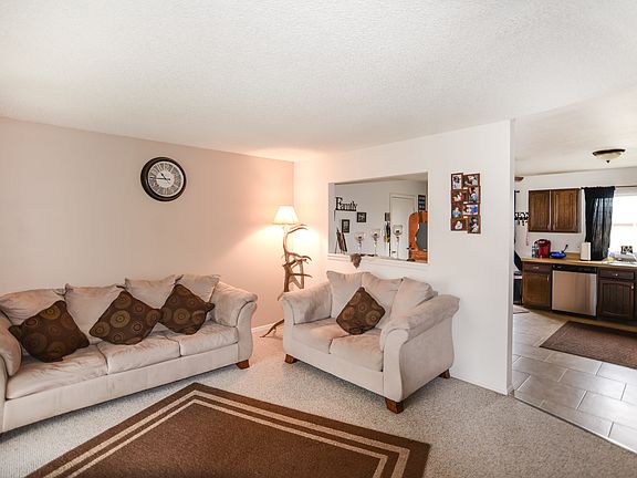 4th image of 1296 Crest Dr