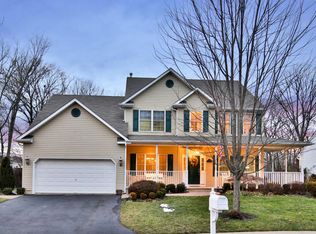 18 Maple Leaf Dr, Belford, NJ 07718