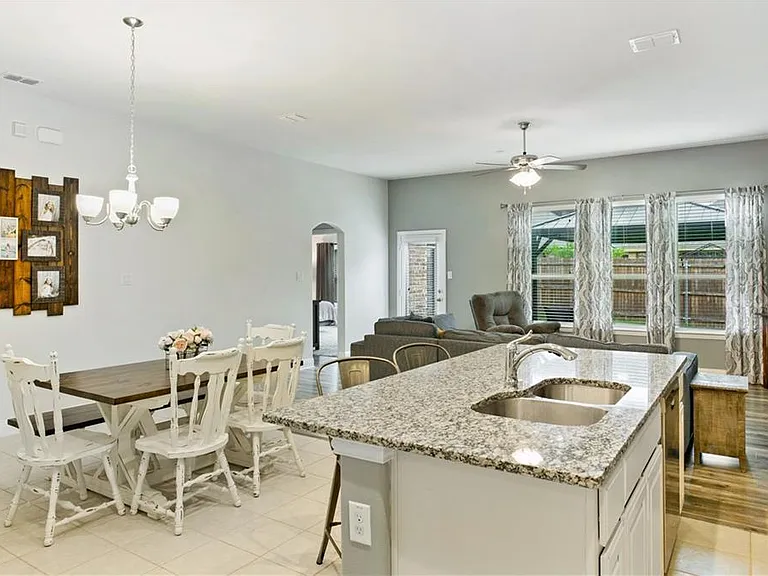 260 Hilltop Dr — Photo 8