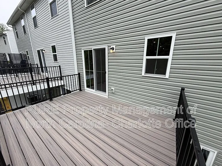 5945 Granbury Dr — Photo 15