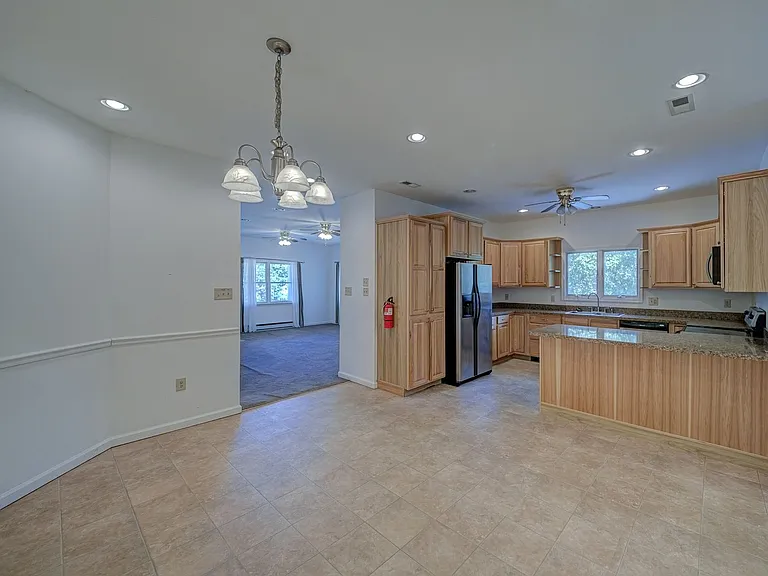 756 Lakehurst Rd — Photo 19