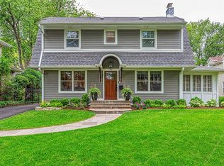 24 McIntosh Ave, Clarendon Hills, IL 60514