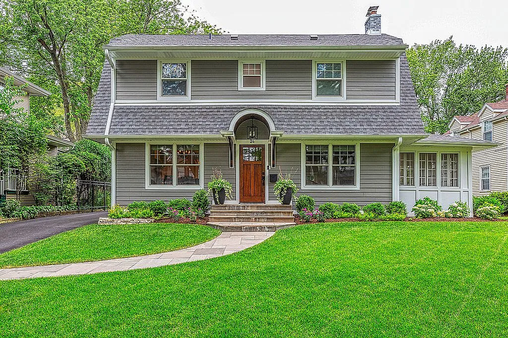 24 McIntosh Ave photo 1
