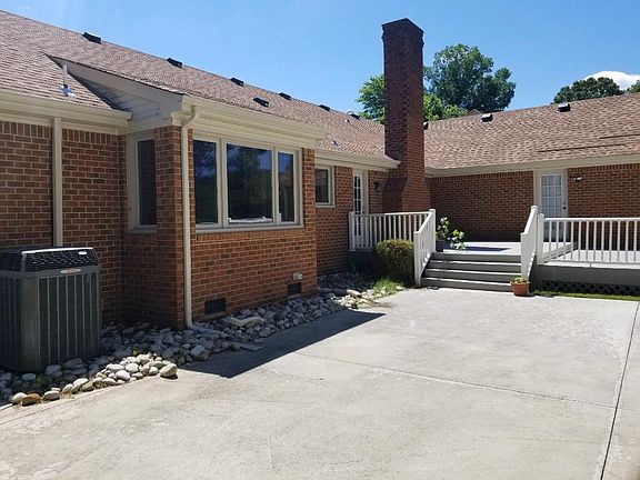2nd image of 634 Aguila Dr