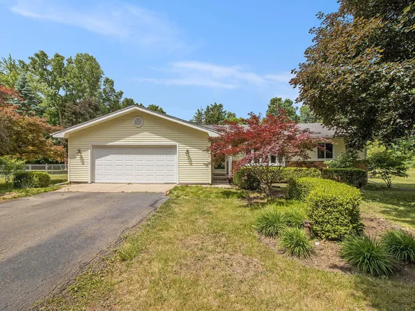 1267 Oakcrest Rd, Howell, MI 48843