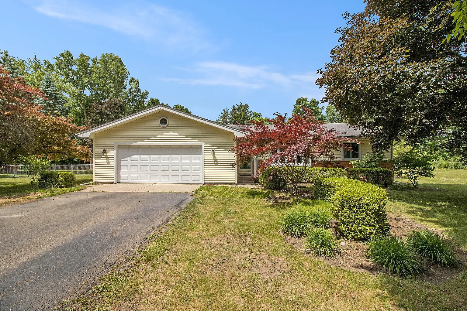 1267 Oakcrest Rd photo 1