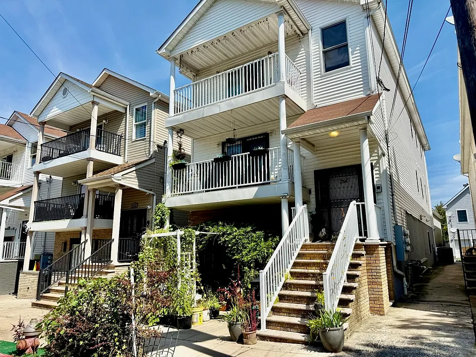 260 Custer Ave #2