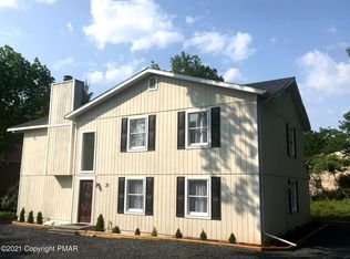28 Summit Dr, Mount Pocono, PA 18344